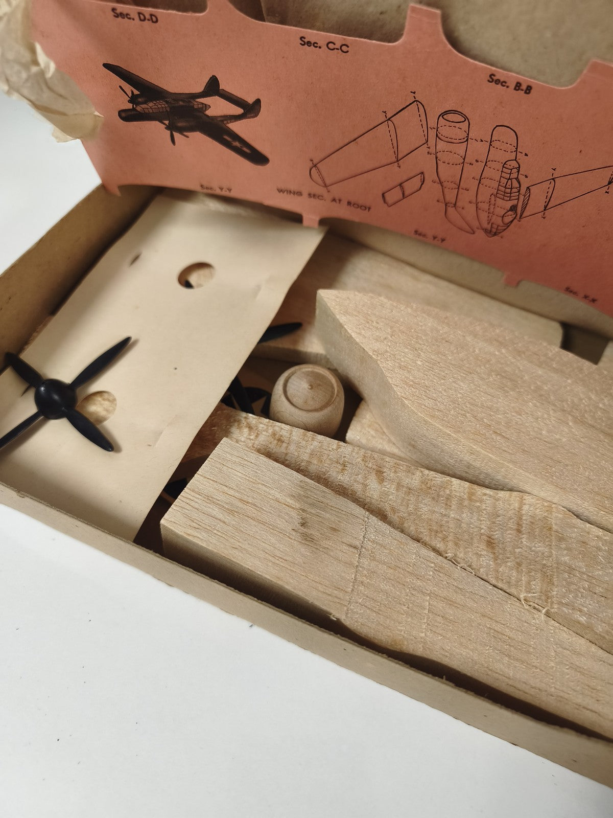 Hawk 1:48 Black Widow Vintage Kit avion balsa complet boîte illustrée