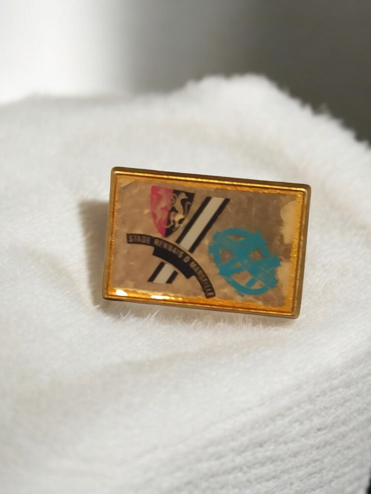 Pin's ancien Stade Rennais OM badge rectangle vintage football rétro