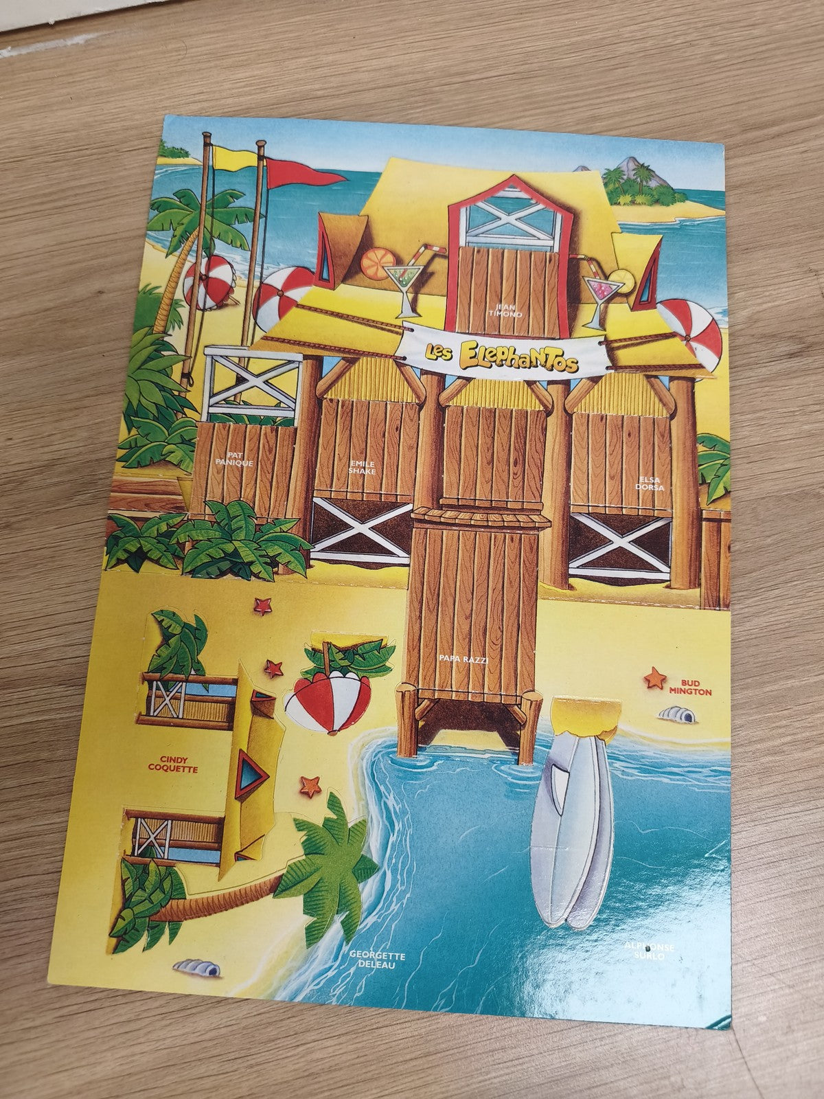 Ancien présentoir Kinder Les Éléphantos jouets, décor plage vintage collection