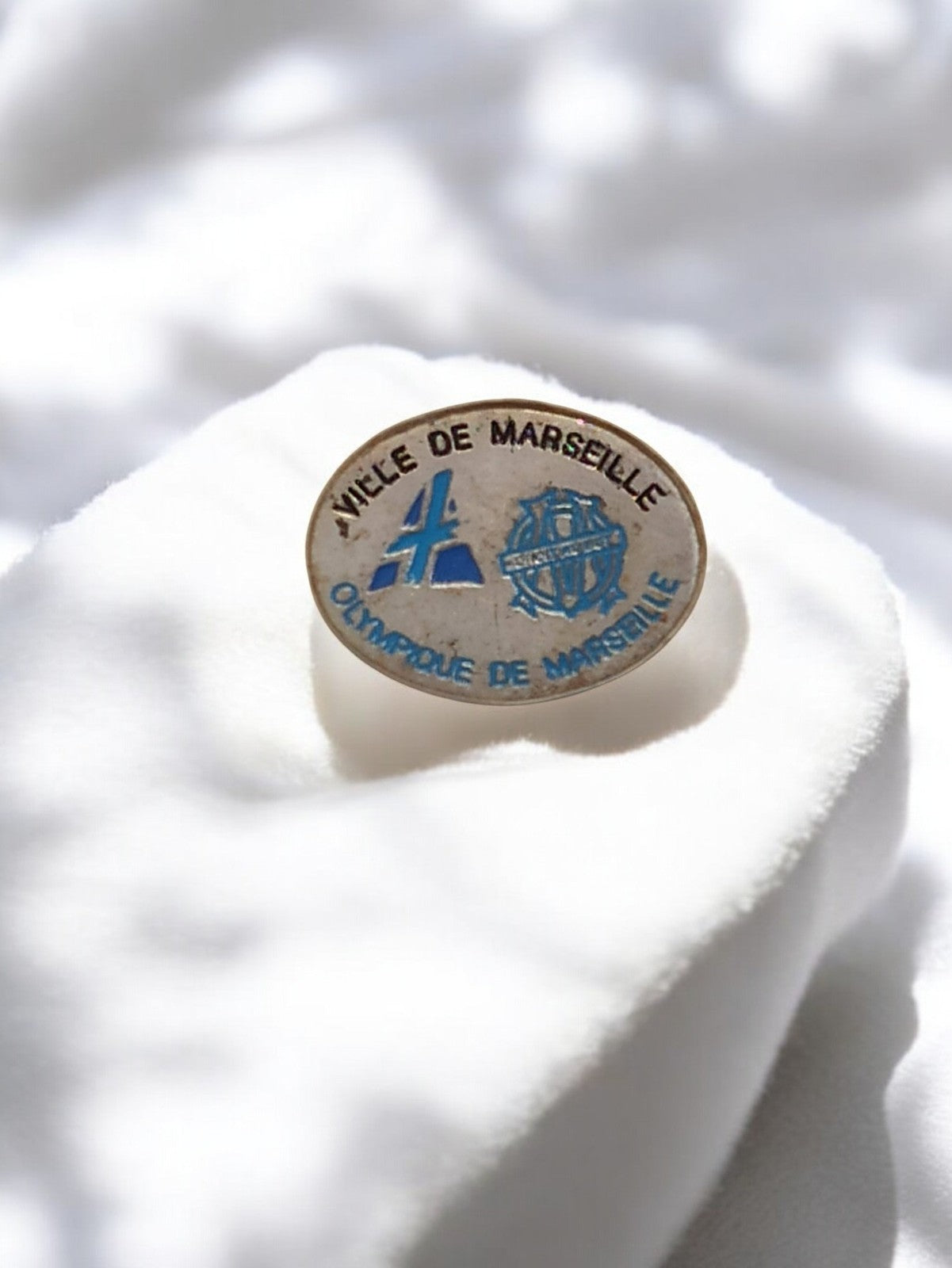 Pin's vintage Olympique de Marseille OM Ville badge ancien football bleu rétro