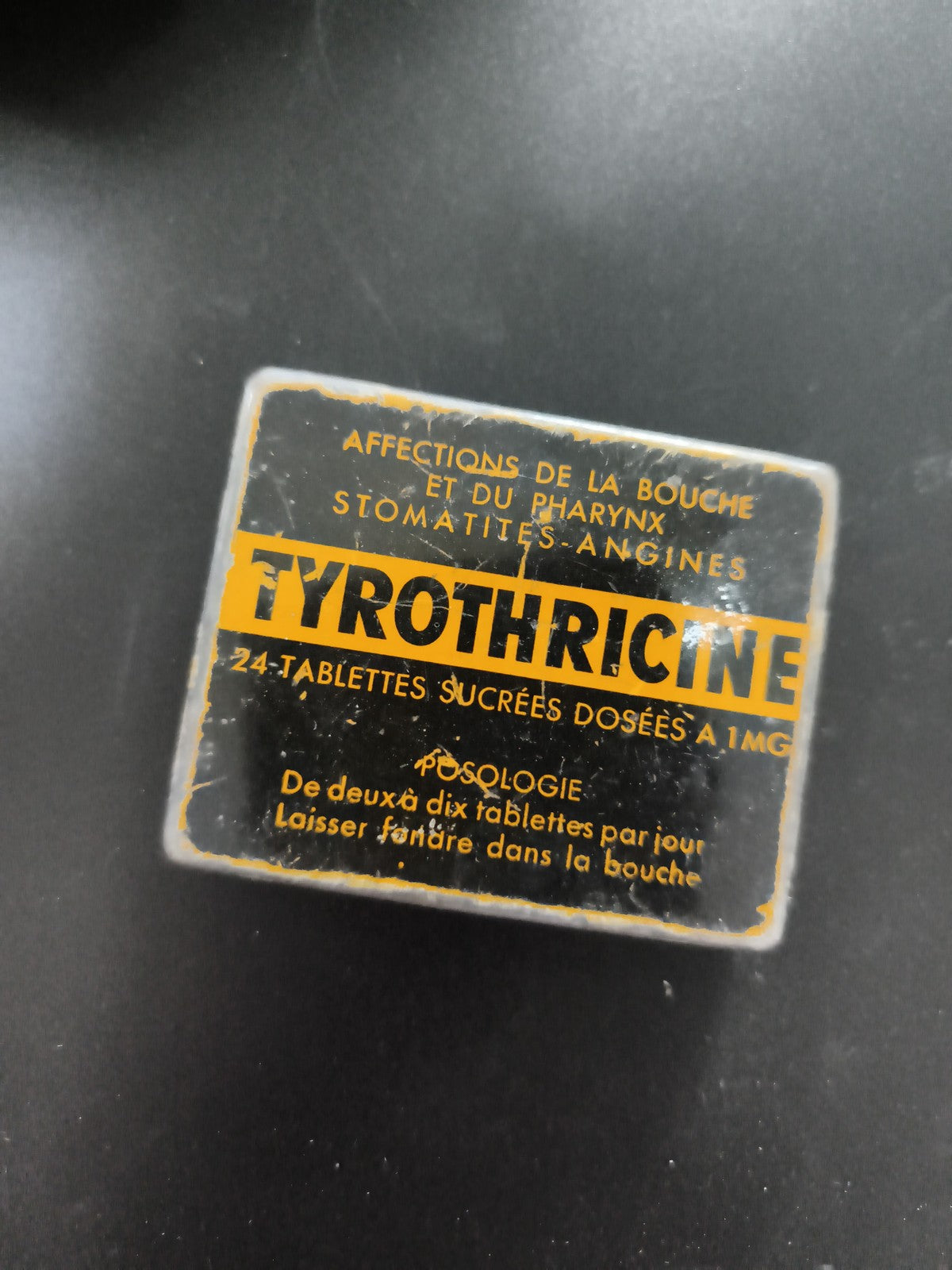 Boîte ancienne TYROTHRICINE comprimés Affections bouche vintage pharmacie déco