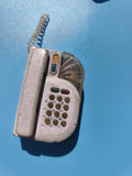 Ancien briquet publicitaire forme téléphone rétro, à nettoyer, non testé