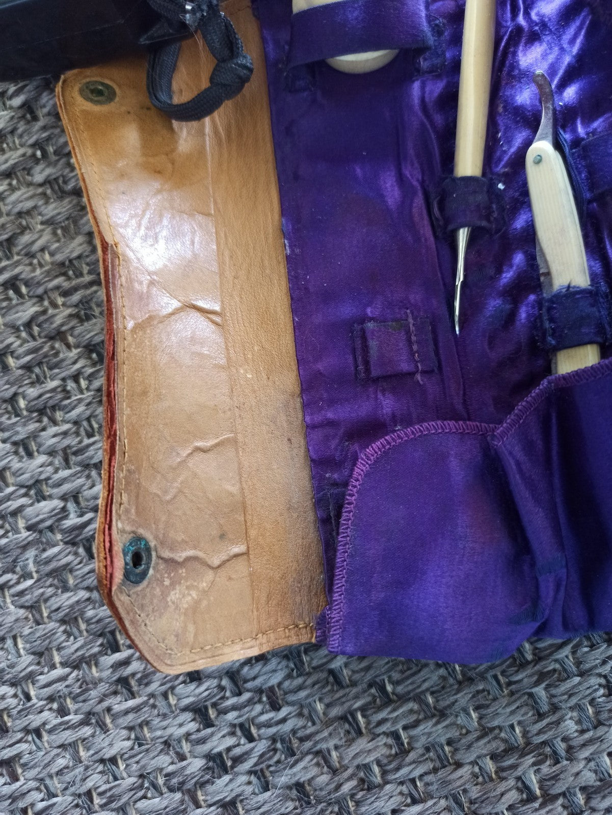 Trousse manucure ancienne cuir violet, outils manche os, kit vintage