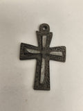 Croix catholique ancienne pendentif aspect métal patiné religieux vintage
