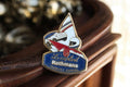 Pin's vintage Rothmans L'exploit Hubert Auriol auto casque rallye années 80