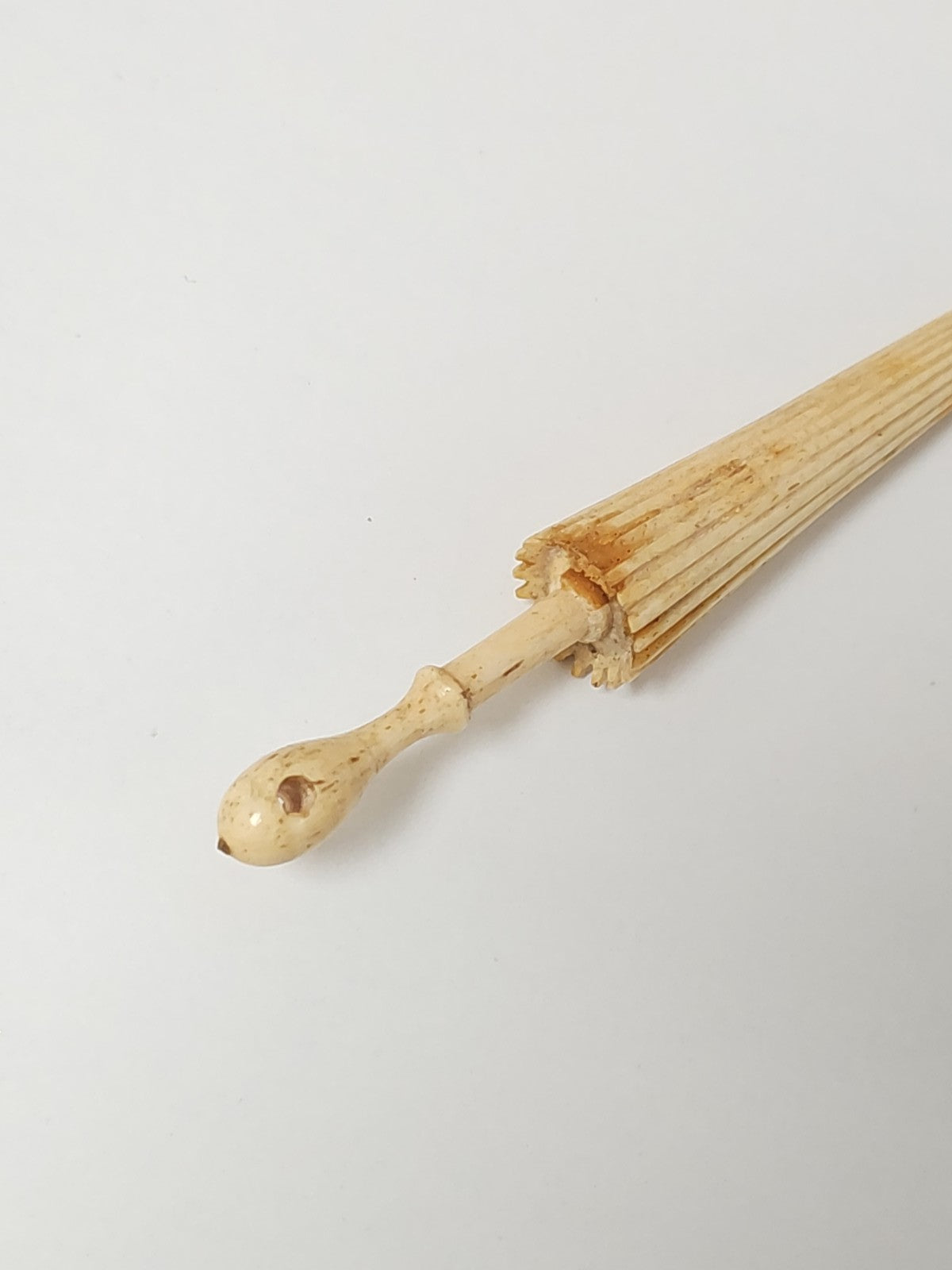 Vintage antike Skulptur aus Knochen, kleiner dekorativer Schirm, seltene Retro-Sammlung