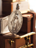 Médaille miraculeuse Vierge Marie vintage métal ovale religieux catholique