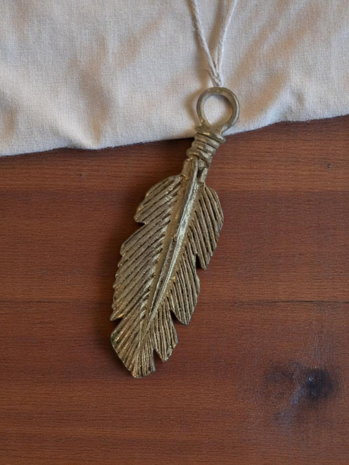 Pendentif Vintage plume métal années 50, atelier bijouterie, style rétro