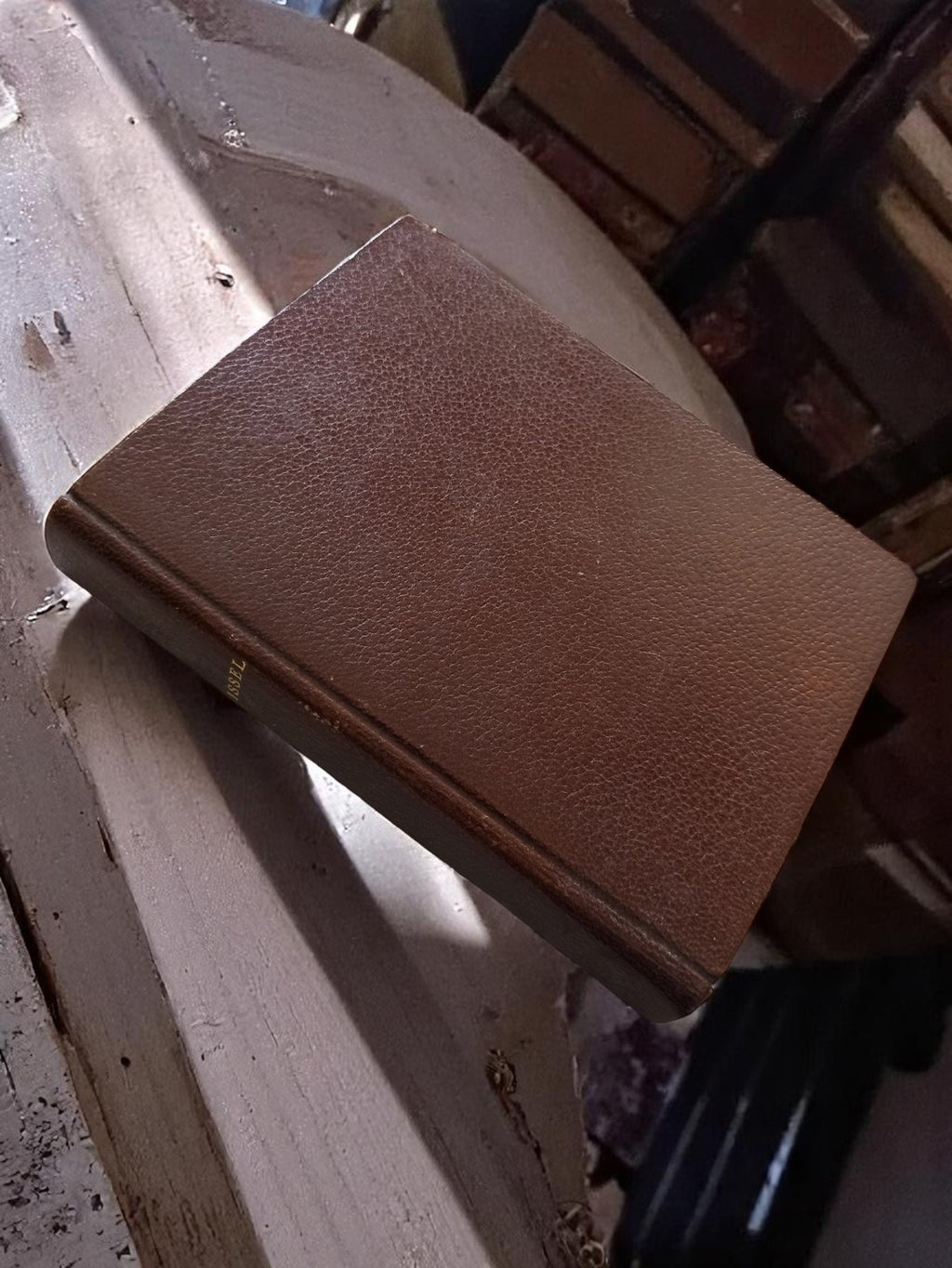 Missel ancien reliure cuir brun dorure or vintage livre religieux