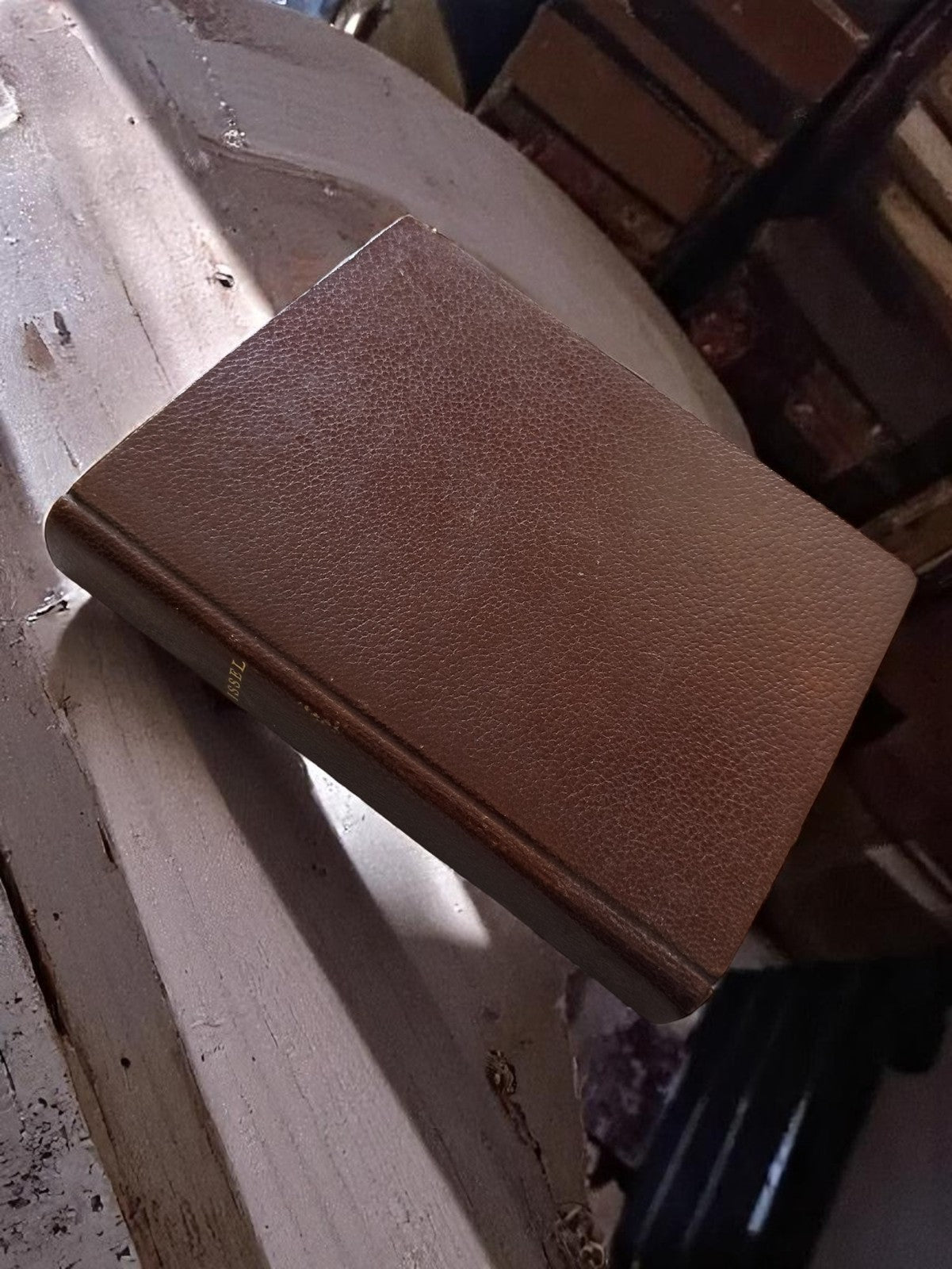 Missel ancien reliure cuir brun dorure or vintage livre religieux