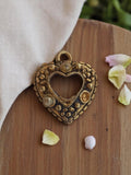 Pendentif cœur vintage en métal doré Années 1950 bijou ancien motif ajouré