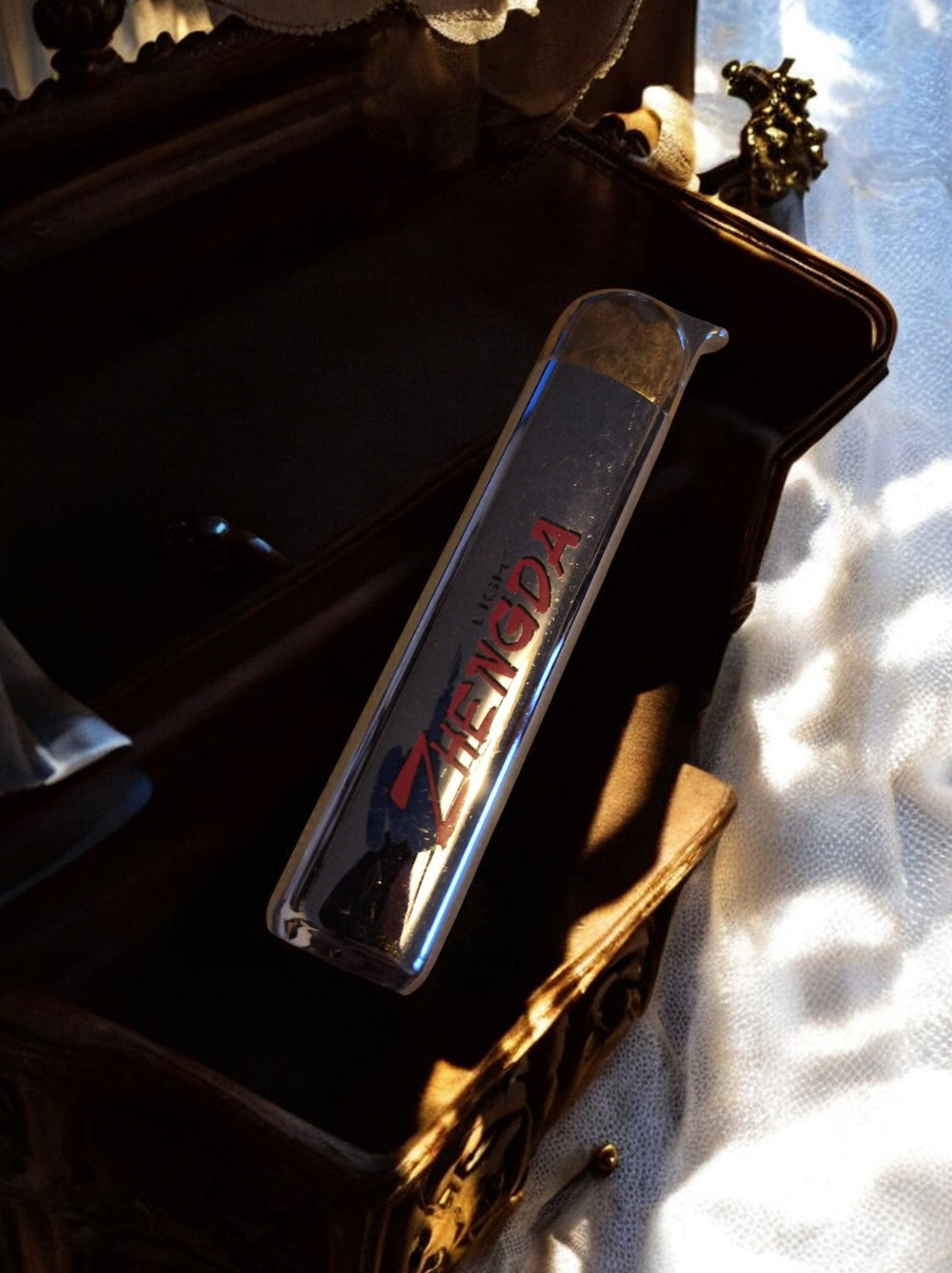 Briquet vintage Zhengda chromé, style rétro, inscription rouge, lighter ancien