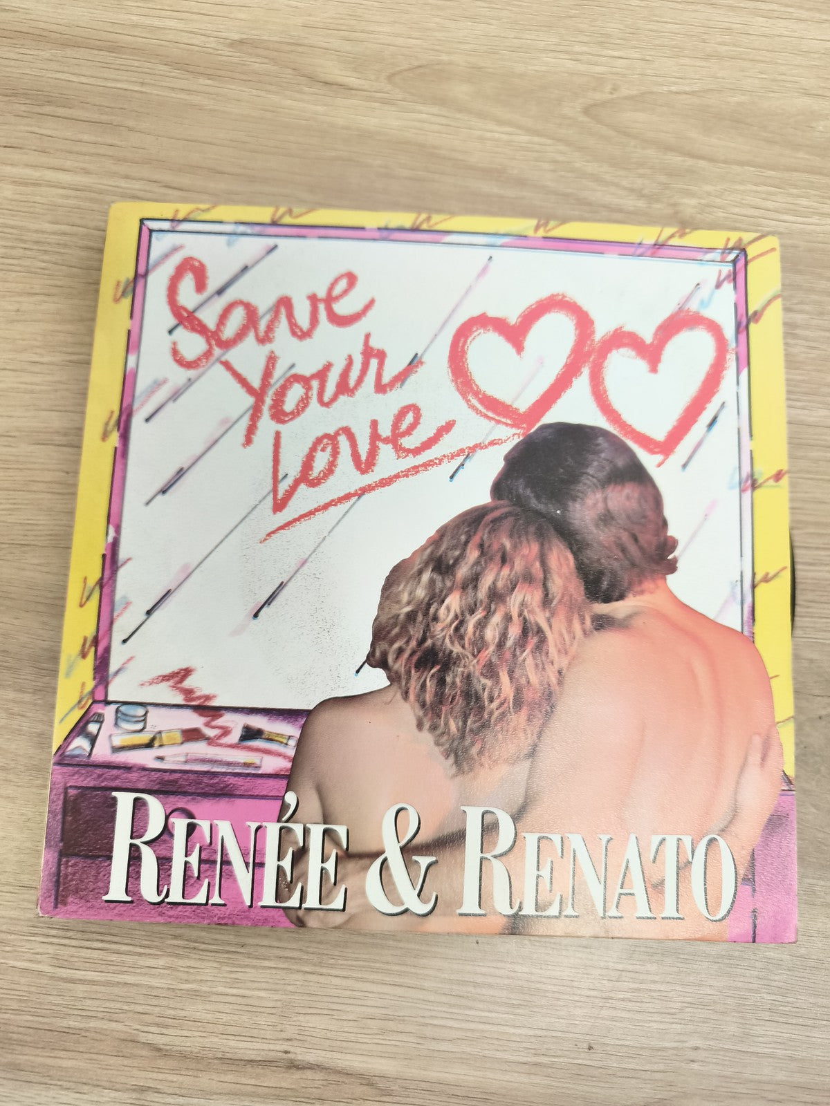 Vinyle 45T Renée & Renato Save Your Love pochette couleurs c?ur (Ref 2)