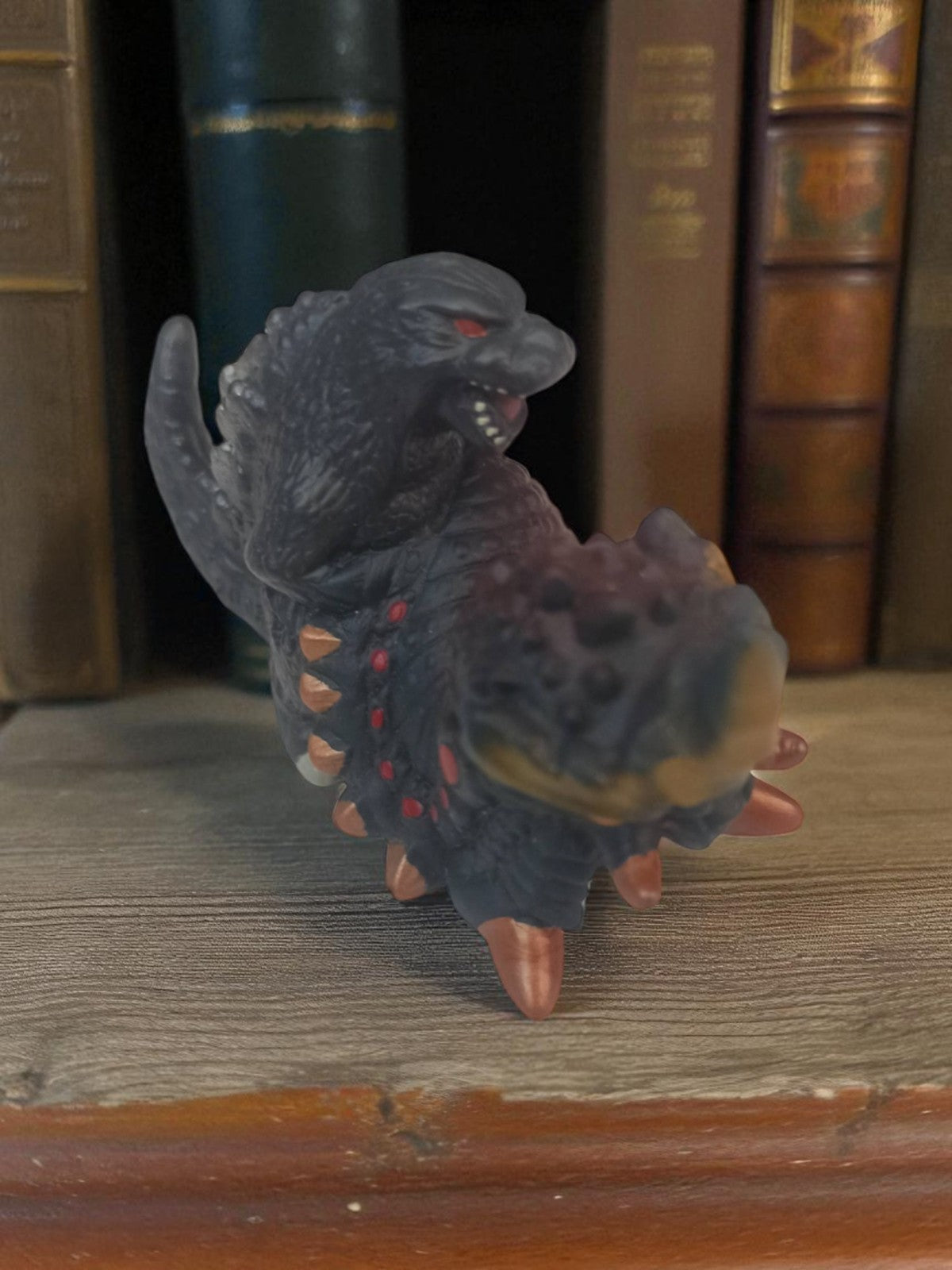 Figurine Godzilla soft vinyl doigt monstre noir gris rouge puppet kaiju
