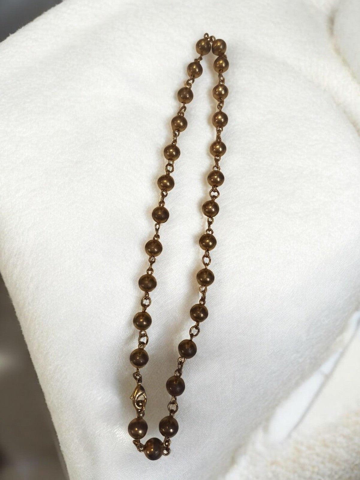 Collier vintage perles brunes rétro, bijou fantaisie ancien, fermoir doré
