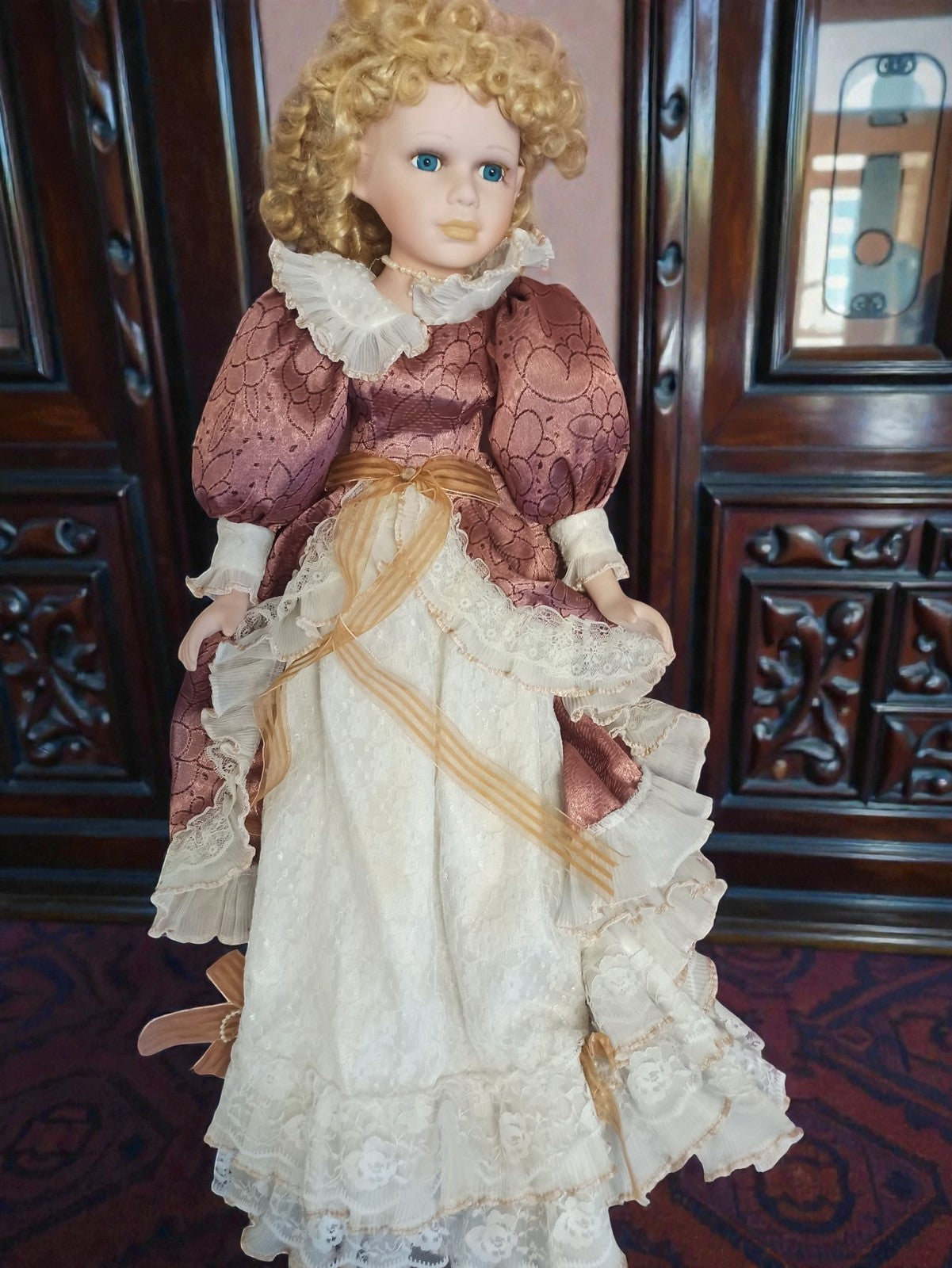Poupée ancienne porcelaine robe dentelle vintage rétro déco XIXe style