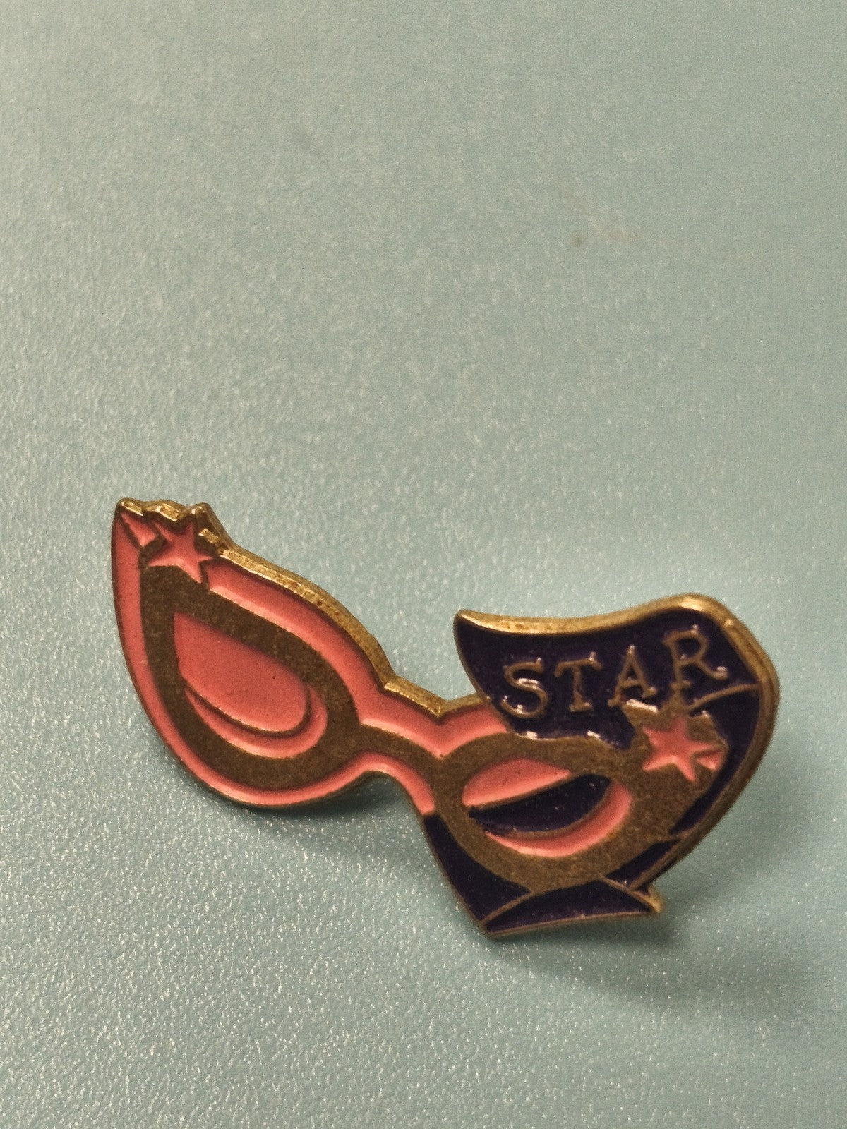Vintage pin's STAR masque lunettes rose violet rétro collection (Ref 9)