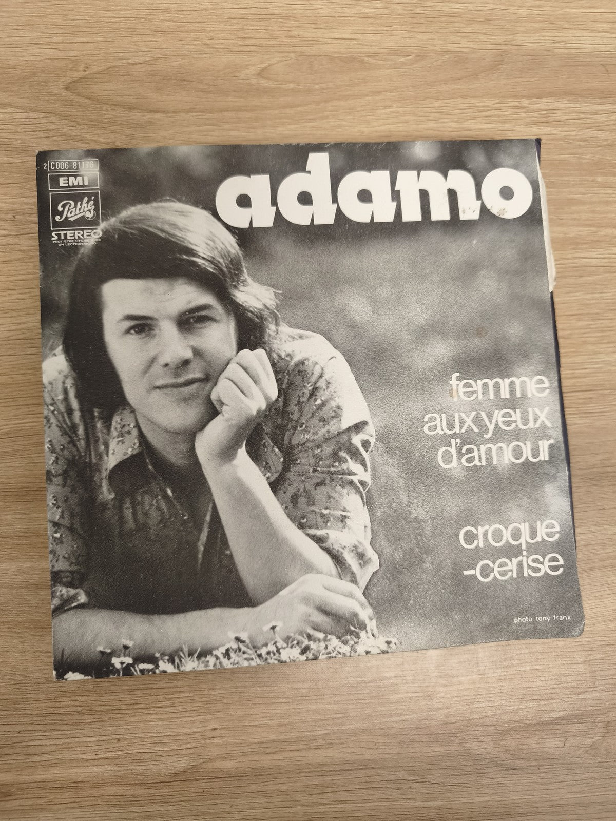 Vinyle 45 tours Adamo Femme aux yeux d'amour / Croque-cerise pochette noire