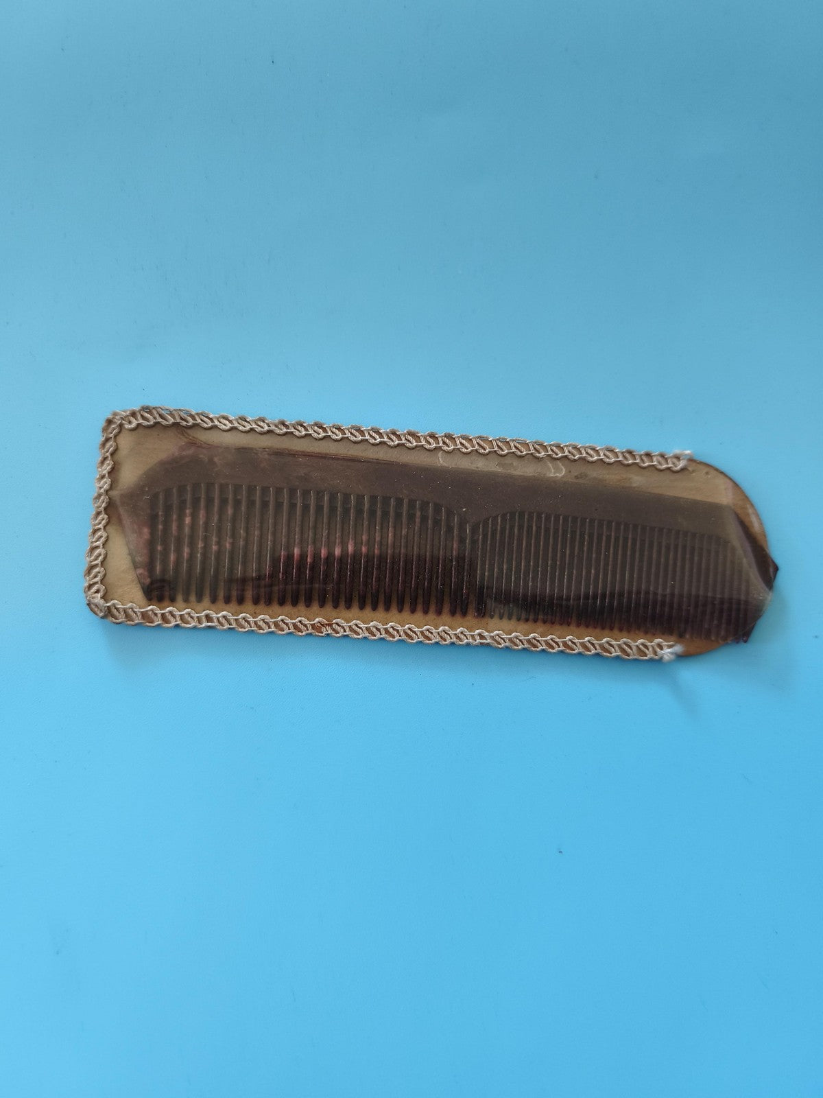Peigne ancien vintage années 1960, mercerie rétro, deadstock, accessoire coiffur