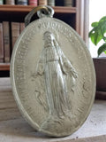 Médaille religieuse catholique vintage Vierge Miraculeuse 1830 finition métal ar