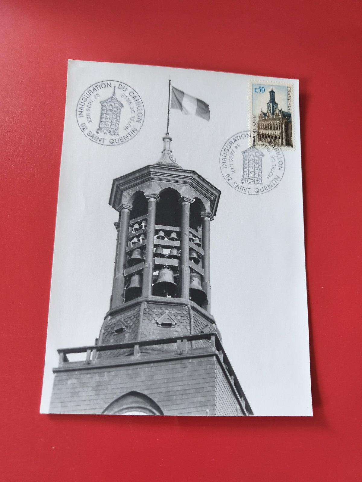 Carte postale philatélie Inauguration Carillon Hôtel de Ville Saint-Quentin timb