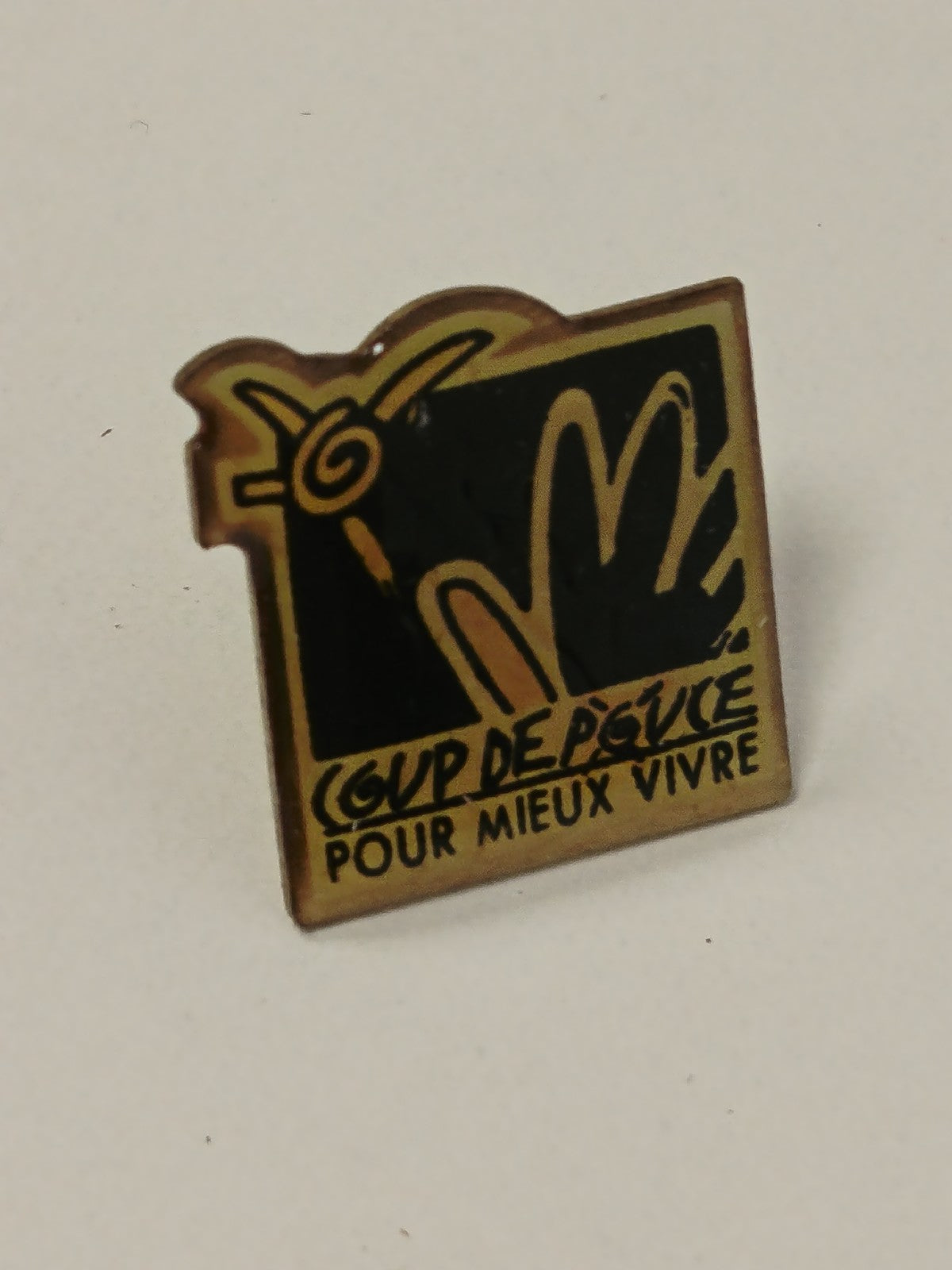 Vintage pin's ancien Coup de Pouce rétro collection badge broche original