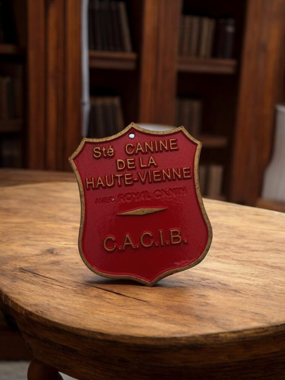 Plaque ancienne Société canine Haute-Vienne métal émaillé rouge C.A.C.I.B. vinta