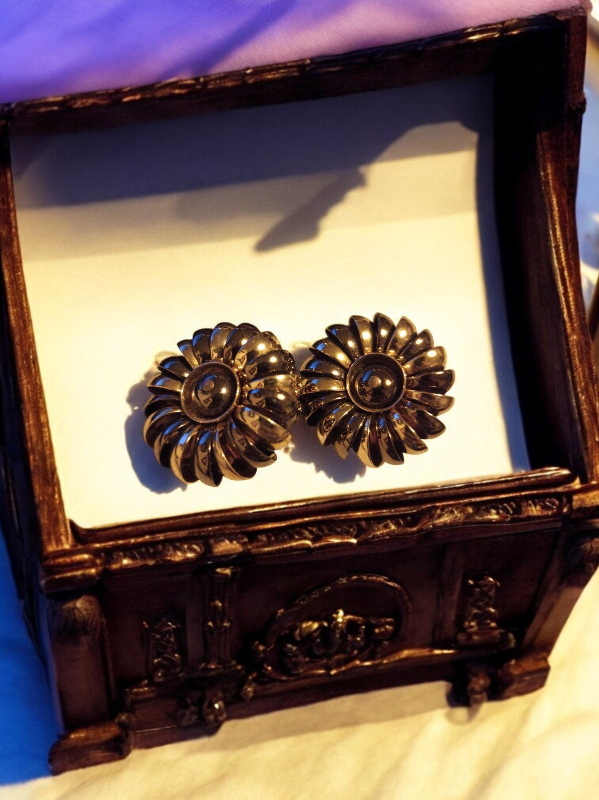 Boucles d'oreilles vintage années 60 fantaisie dorées motif fleur rétro