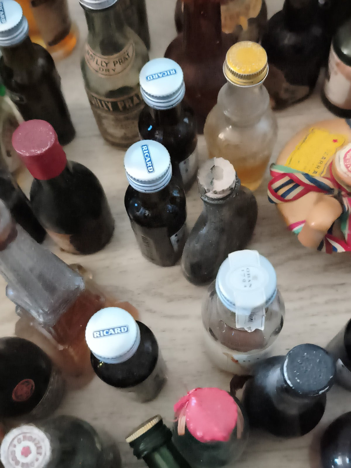Lot ancien mignonnettes vides apéritif digestif collection flacons vintage assor