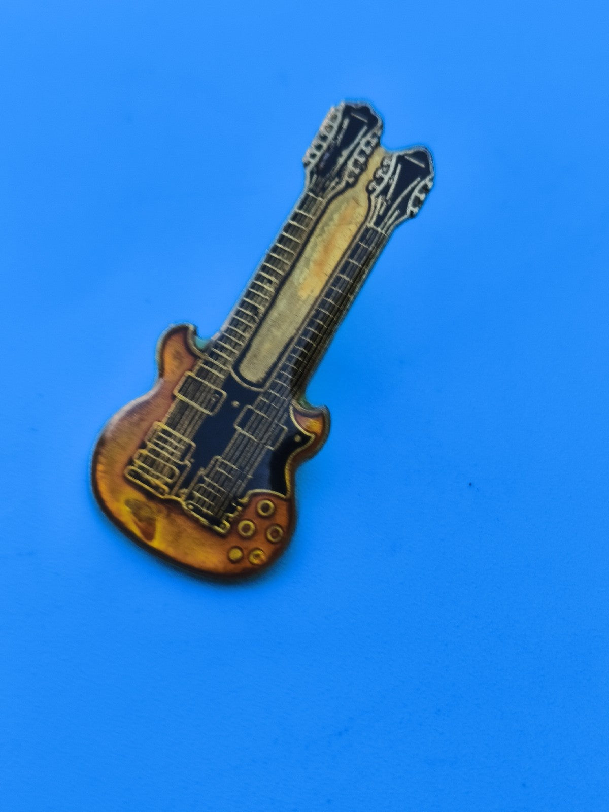 Vintage pin's guitare double manche rock collection musique rétro (Ref 8)