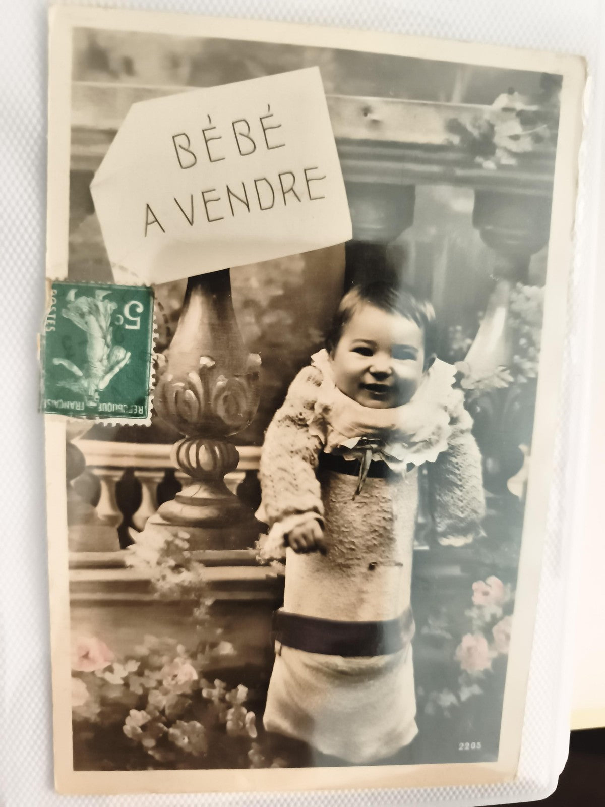 Carte postale ancienne bébé à vendre humour, photo réaliste début XXe