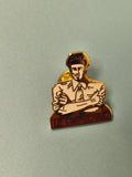 Vintage pin's "Le Protecteur" émaillé, personnage bras croisés, collection