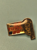 Vintage pin's TOTAL drapeau métal émaillé, collection automobile, rare
