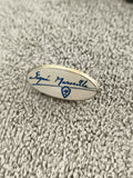Pin's vintage Signé Marseille ovale blanc bleu badge ancien (Ref 2)