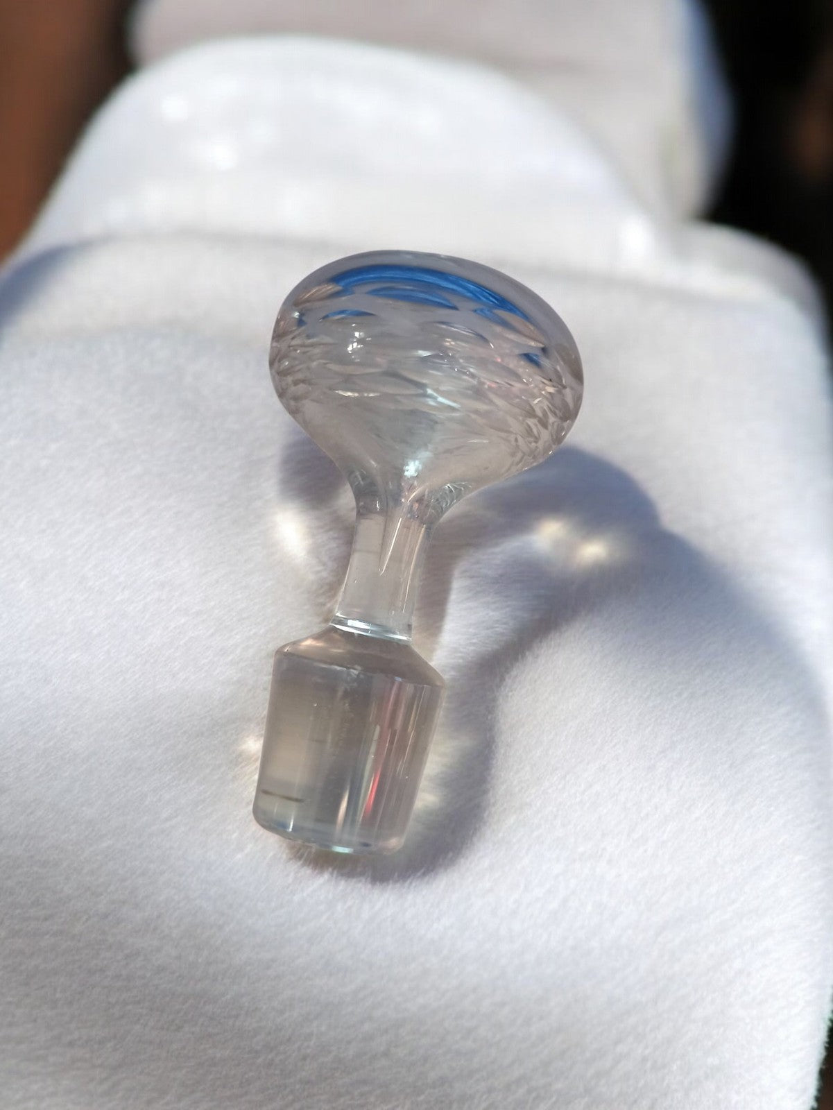 Bouchon ancien carafe whisky en verre travaillé, vintage rétro déco