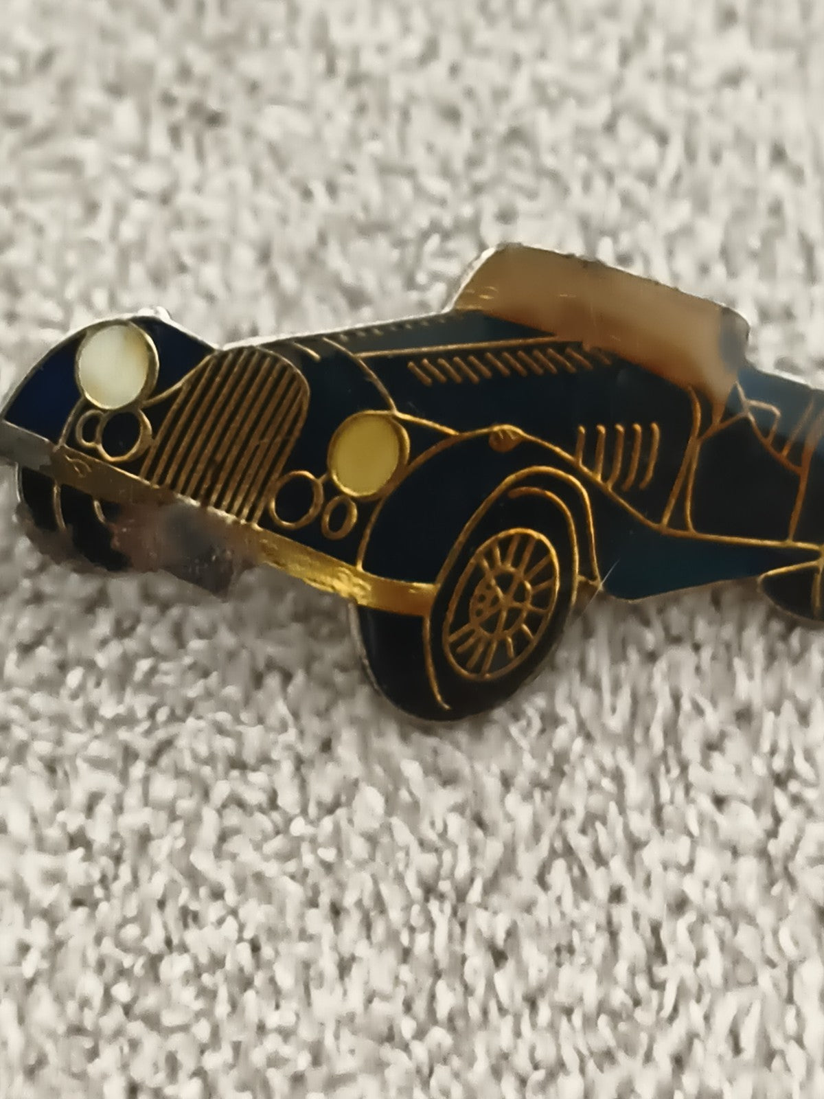 Pin's vintage voiture ancienne cabriolet bleu doré émaillé auto rétro (Ref 1)