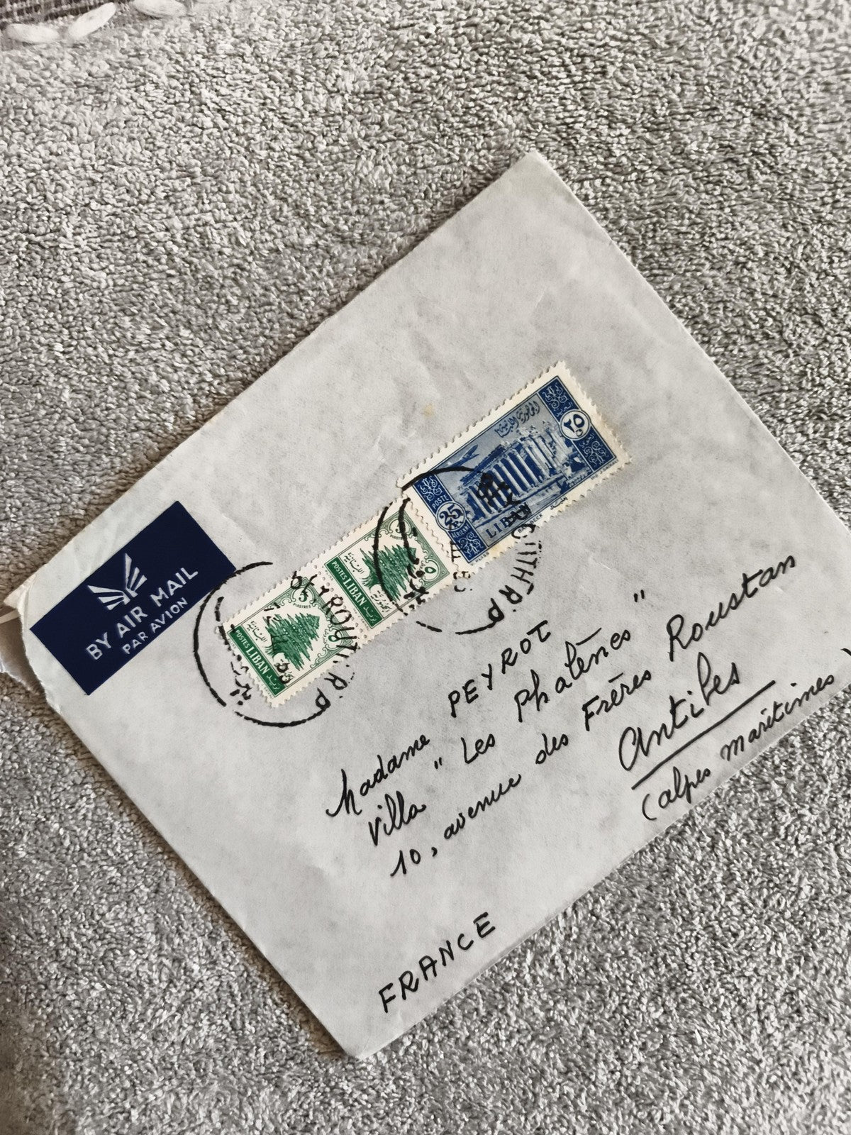 Lettre affranchie timbres Liban cèdre et Baalbek, cachets visibles, Air Mail