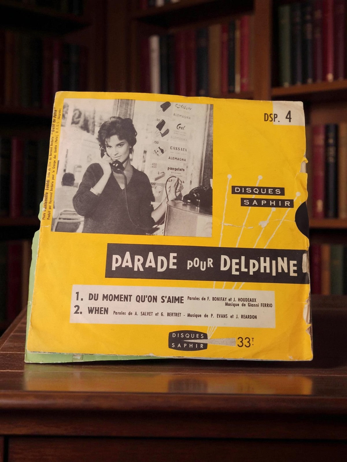 Disque vinyle Parade pour Delphine Disques Saphir 33T vintage pochette jaune