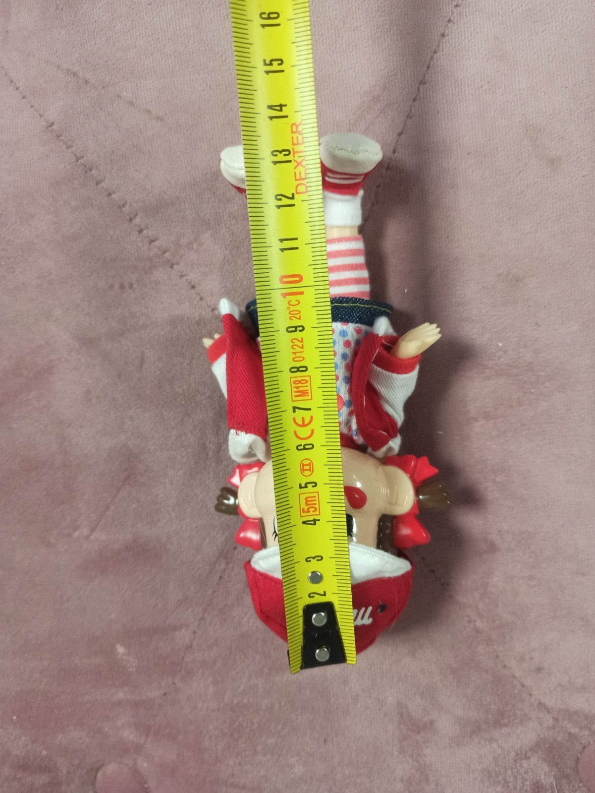 Poupée Milky Peko-Chan vintage soft vinyl tenue rouge et denim