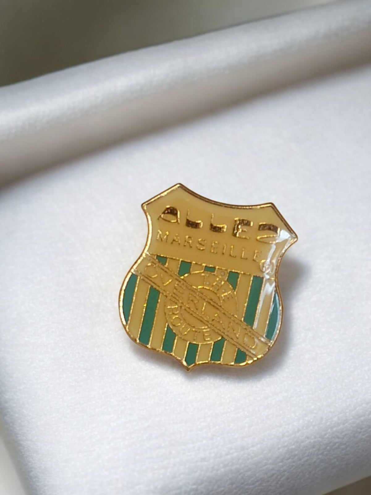 Pin's vintage Olympique de Marseille OM émaillé badge ancien football