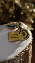 Pin's vintage Musée de la Moto Marseille émail, badge moto doré ancien