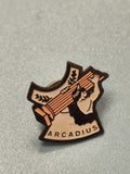 Pin's vintage Arcadius émaillé blason noir blanc collection badge ancien