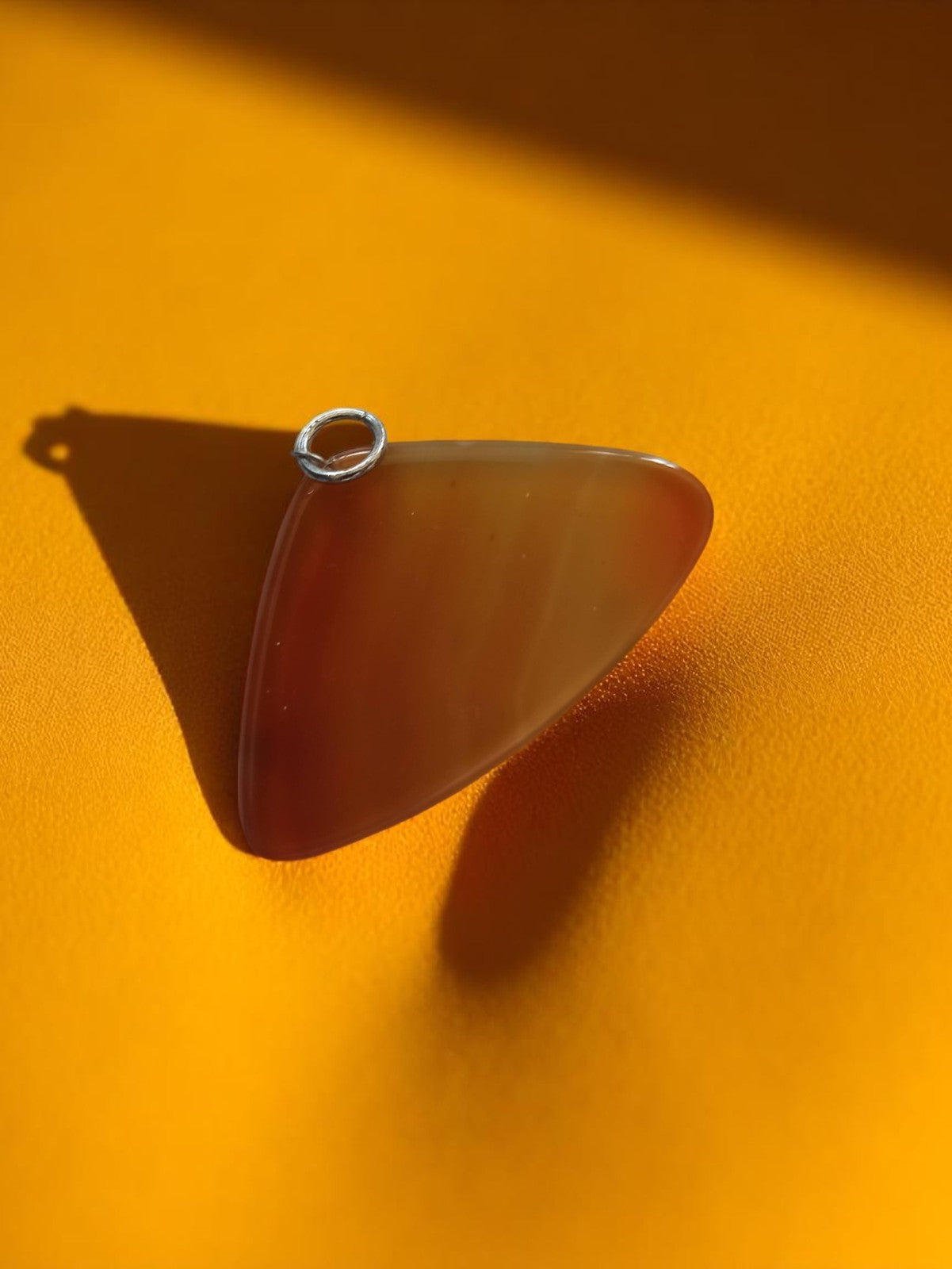 Pendentif vintage agate naturelle forme triangle brun orangé rétro