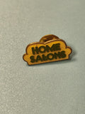 Vintage pin's HOME SALONS ancien badge publicitaire forme canapé jaune