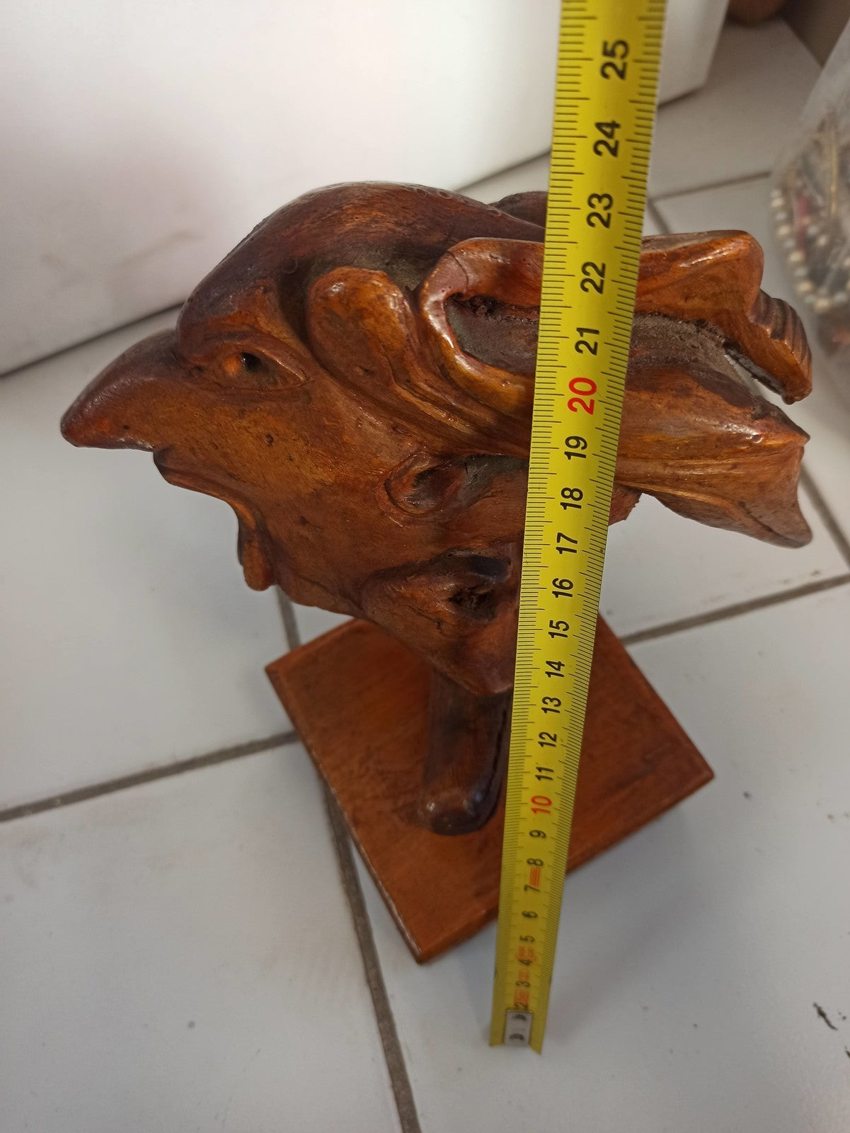 Sculpture vintage racine d’arbre visage stylisé, art ancien, pièce signée