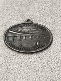 Médaille ancienne Viaduc d’Oléron ovale métal aspect argenté souvenir vintage