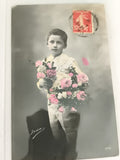 Carte postale ancienne garçon fleurs Irisa colorisée CPA début XXe timbre 10c