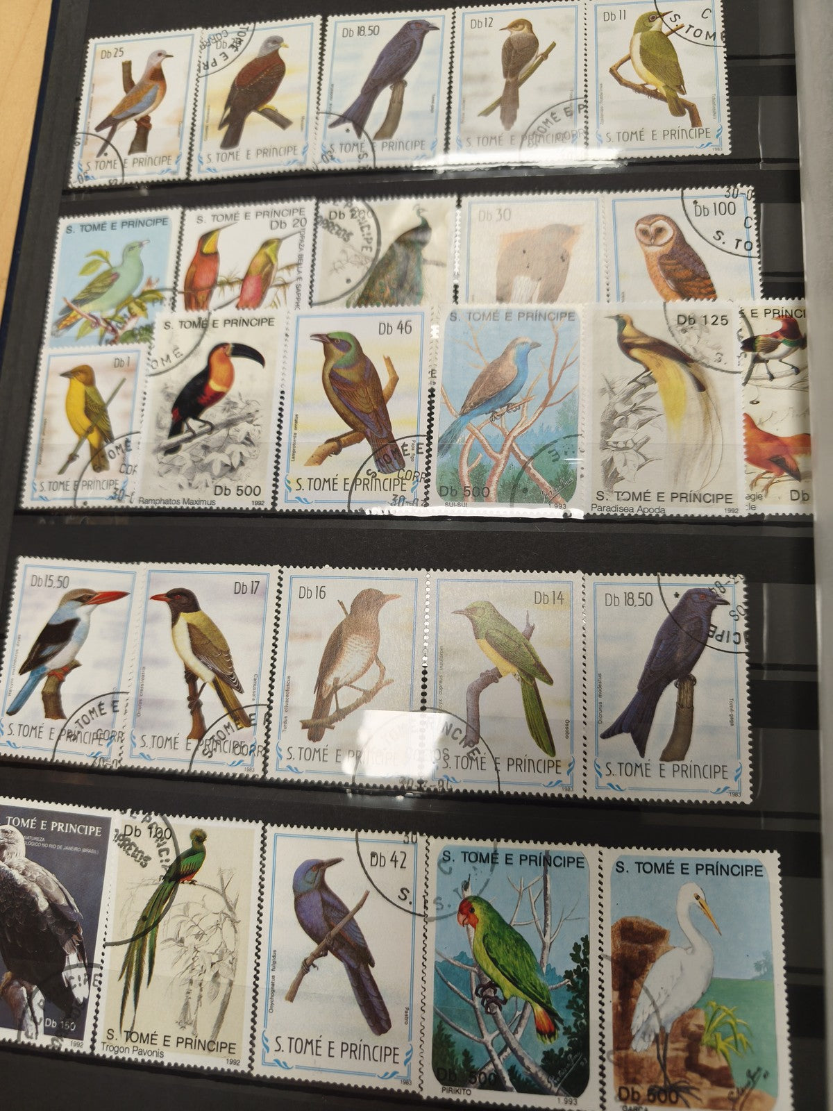 Lot timbres S. Tomé e Príncipe oiseaux exotiques, multiples couleurs, oblitérés