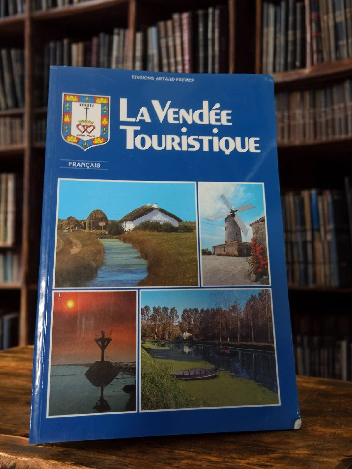 Guide régional vintage La Vendée touristique Artaud Frères ancien livre voyage