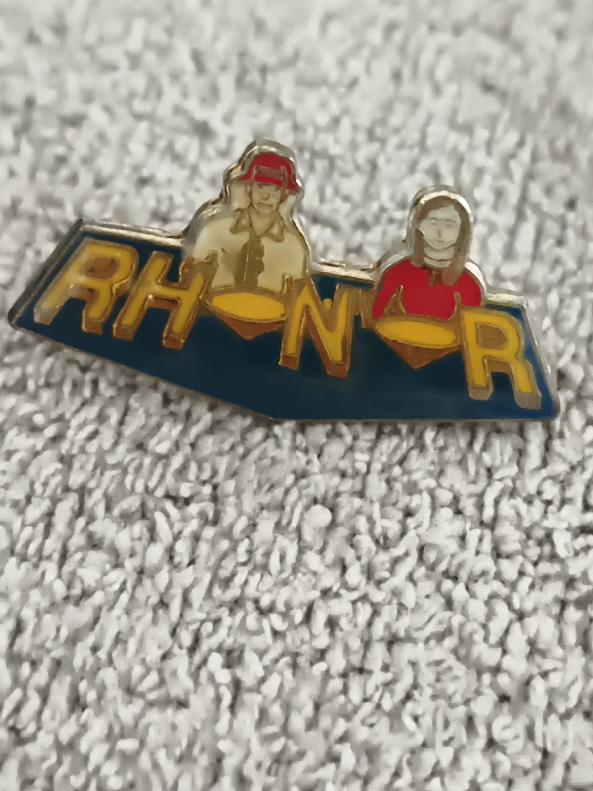 Pin's vintage RHONOR émail, personnages, badge ancien années 80 (Ref 5)